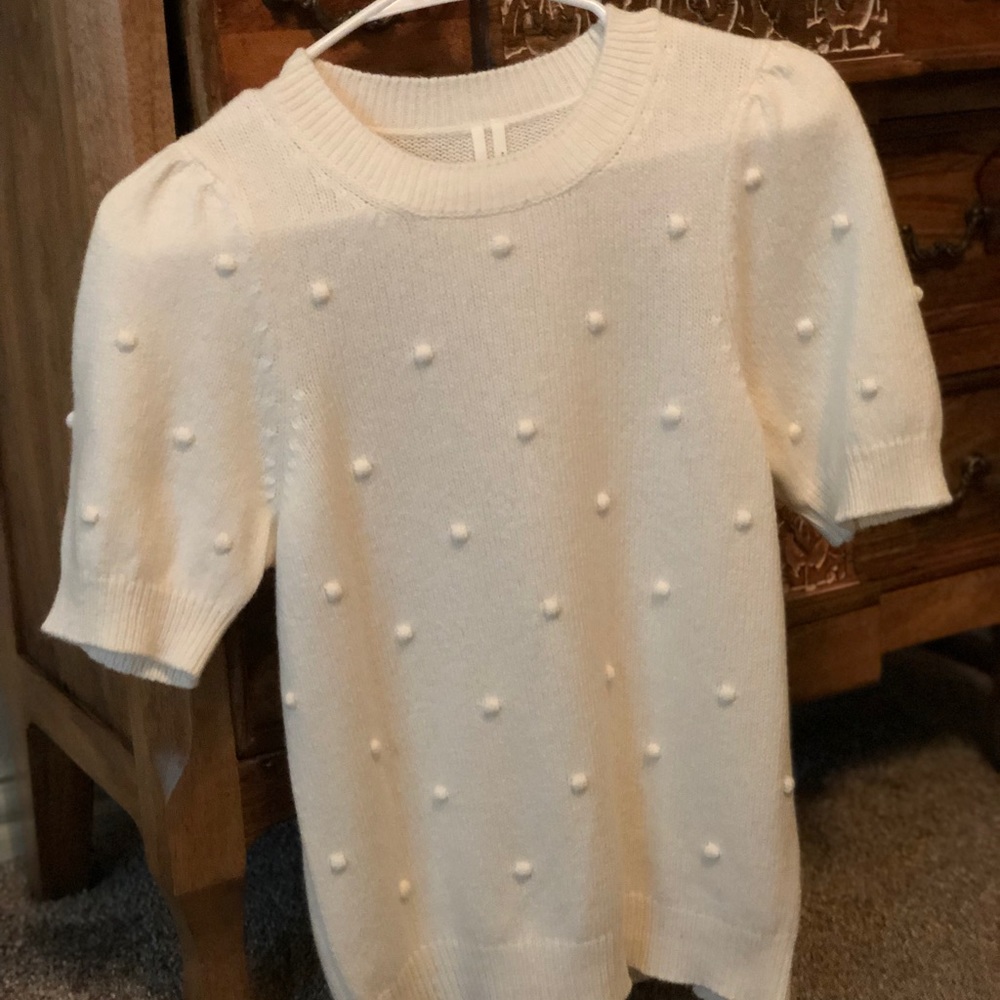 Short sleeve cream sweater